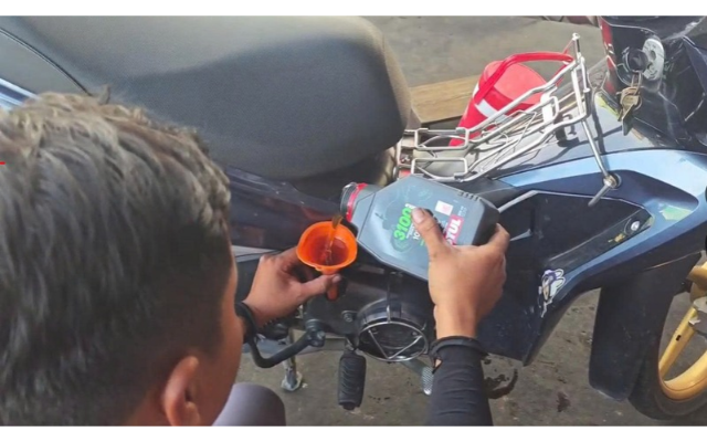 Cách Thay Dầu Nhớt Xe Máy 